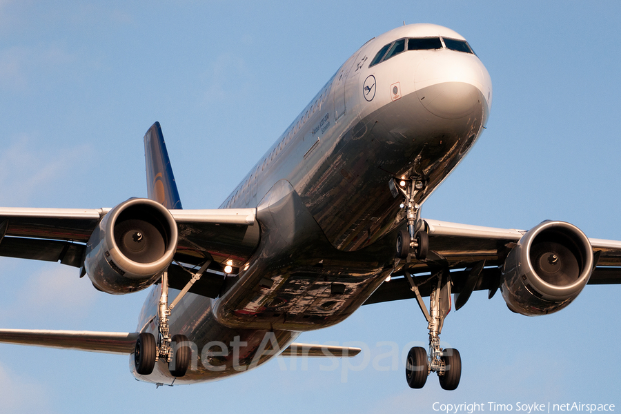 Lufthansa Airbus A320-211 (D-AIPW) | Photo 33622