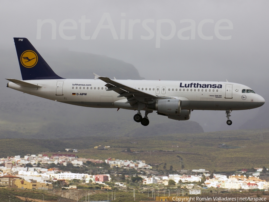 Lufthansa Airbus A320-211 (D-AIPW) | Photo 336372