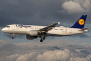 Lufthansa Airbus A320-211 (D-AIPZ) at  Hamburg - Fuhlsbuettel (Helmut Schmidt), Germany