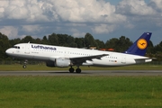 Lufthansa Airbus A320-211 (D-AIQA) at  Hamburg - Fuhlsbuettel (Helmut Schmidt), Germany