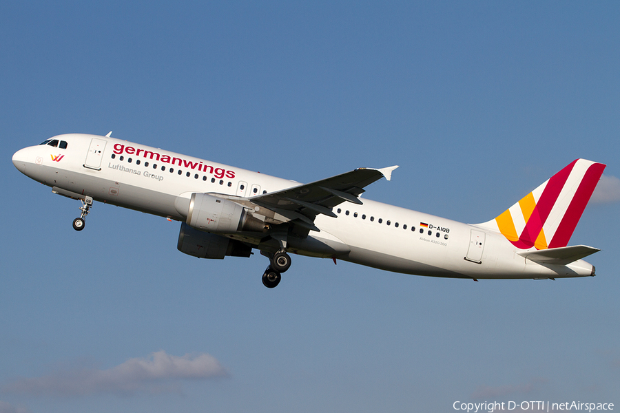 Germanwings Airbus A320-211 (D-AIQB) | Photo 494084