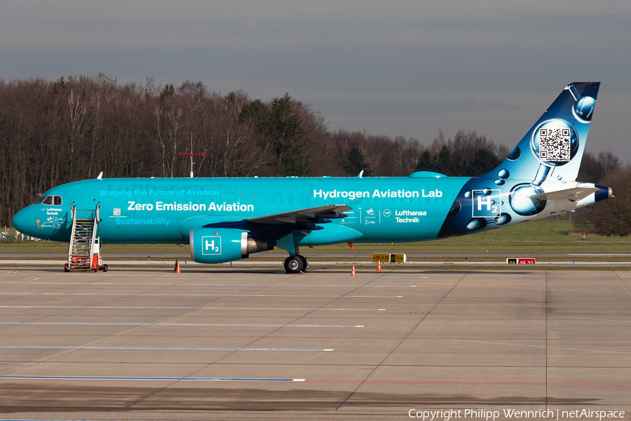 Lufthansa Technik Airbus A320-211 (D-AIQF) | Photo 562152