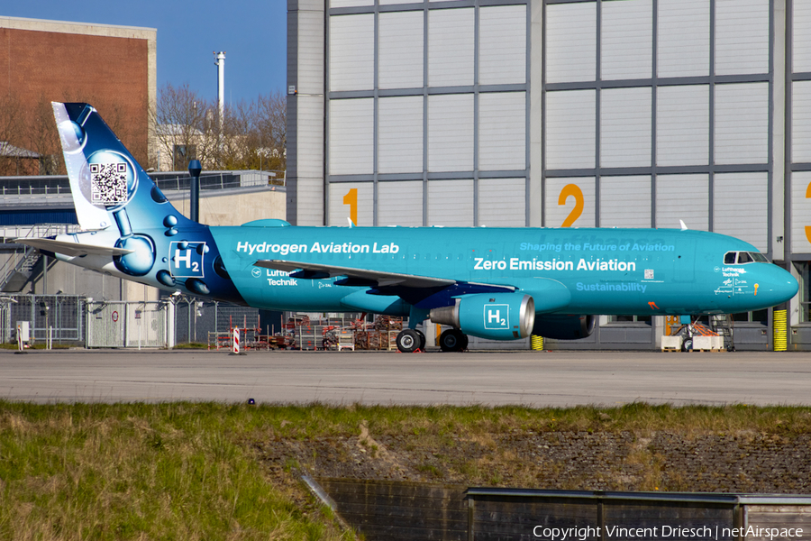 Lufthansa Technik Airbus A320-211 (D-AIQF) | Photo 565129