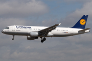 Lufthansa Airbus A320-211 (D-AIQR) at  Barcelona - El Prat, Spain