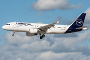 Lufthansa Airbus A320-211 (D-AIQS) at  Hamburg - Fuhlsbuettel (Helmut Schmidt), Germany