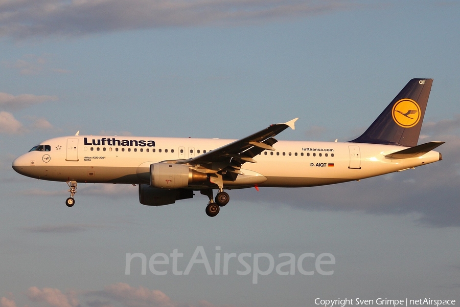 Lufthansa Airbus A320-211 (D-AIQT) | Photo 18824