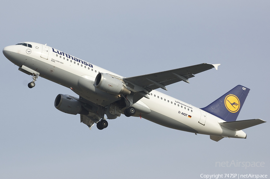 Lufthansa Airbus A320-211 (D-AIQT) | Photo 46659