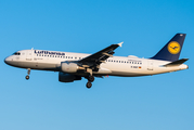 Lufthansa Airbus A320-211 (D-AIQT) at  Hamburg - Fuhlsbuettel (Helmut Schmidt), Germany