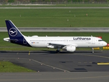 Lufthansa Airbus A320-211 (D-AIQU) at  Dusseldorf - International, Germany