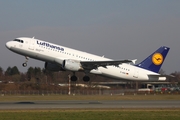 Lufthansa Airbus A320-211 (D-AIQU) at  Hamburg - Fuhlsbuettel (Helmut Schmidt), Germany