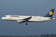 Lufthansa Airbus A320-211 (D-AIQU) at  Hamburg - Fuhlsbuettel (Helmut Schmidt), Germany