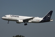 Lufthansa Airbus A320-211 (D-AIQU) at  Hamburg - Fuhlsbuettel (Helmut Schmidt), Germany