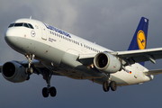 Lufthansa Airbus A320-211 (D-AIQU) at  London - Heathrow, United Kingdom