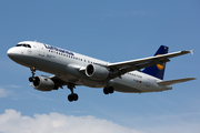 Lufthansa Airbus A320-211 (D-AIQU) at  London - Heathrow, United Kingdom