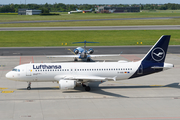 Lufthansa Airbus A320-211 (D-AIQU) at  Warsaw - Frederic Chopin International, Poland