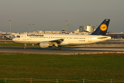 Lufthansa Airbus A320-211 (D-AIQW) at  Lisbon - Portela, Portugal