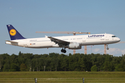 Lufthansa Airbus A321-131 (D-AIRB) at  Hamburg - Fuhlsbuettel (Helmut Schmidt), Germany