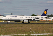 Lufthansa Airbus A321-131 (D-AIRB) at  Hamburg - Fuhlsbuettel (Helmut Schmidt), Germany