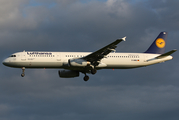 Lufthansa Airbus A321-131 (D-AIRB) at  Hamburg - Fuhlsbuettel (Helmut Schmidt), Germany