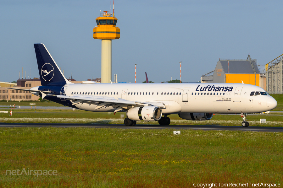 Lufthansa Airbus A321-131 (D-AIRK) | Photo 571425