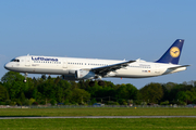 Lufthansa Airbus A321-131 (D-AIRL) at  Hamburg - Fuhlsbuettel (Helmut Schmidt), Germany