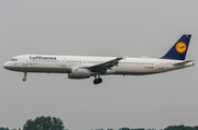 Lufthansa Airbus A321-131 (D-AIRR) at  Hamburg - Fuhlsbuettel (Helmut Schmidt), Germany