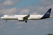 Lufthansa Airbus A321-131 (D-AIRR) at  Hamburg - Fuhlsbuettel (Helmut Schmidt), Germany