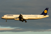 Lufthansa Airbus A321-131 (D-AIRU) at  Frankfurt am Main, Germany