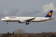 Lufthansa Airbus A321-131 (D-AIRU) at  Hamburg - Fuhlsbuettel (Helmut Schmidt), Germany