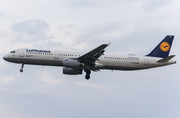 Lufthansa Airbus A321-131 (D-AIRU) at  Hamburg - Fuhlsbuettel (Helmut Schmidt), Germany