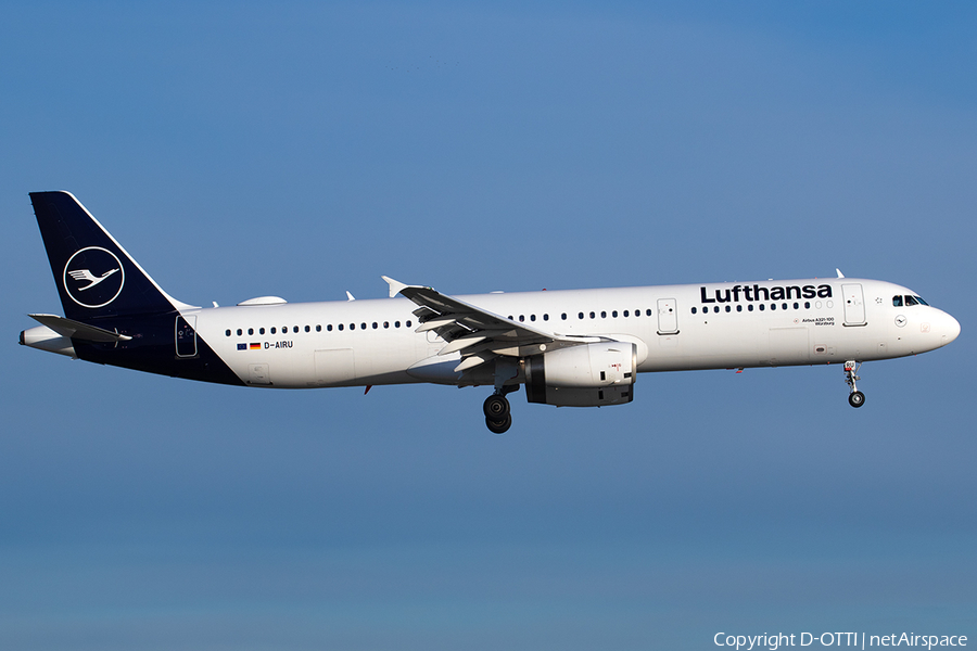 Lufthansa Airbus A321-131 (D-AIRU) | Photo 561552