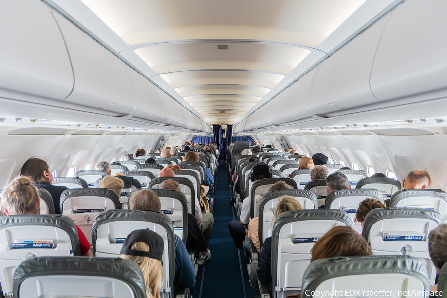 Lufthansa Airbus A321-131 (D-AIRU) | Photo 569035