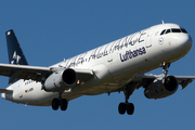 Lufthansa Airbus A321-131 (D-AIRW) at  Hamburg - Fuhlsbuettel (Helmut Schmidt), Germany