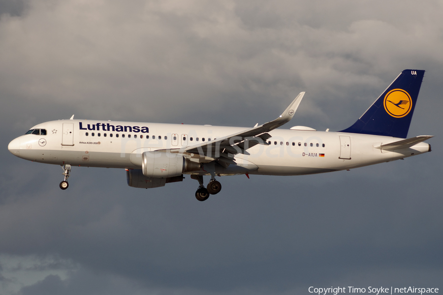 Lufthansa Airbus A320-214 (D-AIUA) | Photo 345424