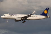 Lufthansa Airbus A320-214 (D-AIUA) at  Hamburg - Fuhlsbuettel (Helmut Schmidt), Germany