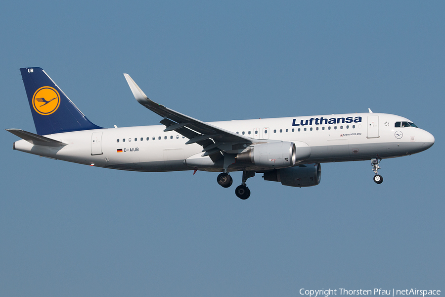 Lufthansa Airbus A320-214 (D-AIUB) | Photo 61181