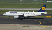 Lufthansa Airbus A320-214 (D-AIUB) at  Dusseldorf - International, Germany