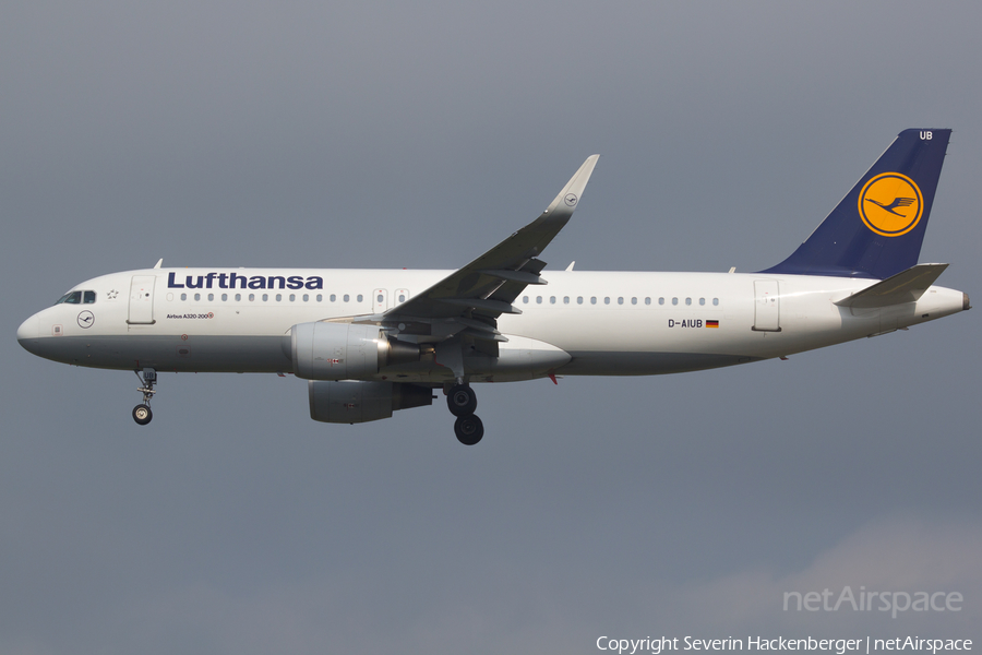 Lufthansa Airbus A320-214 (D-AIUB) | Photo 215958