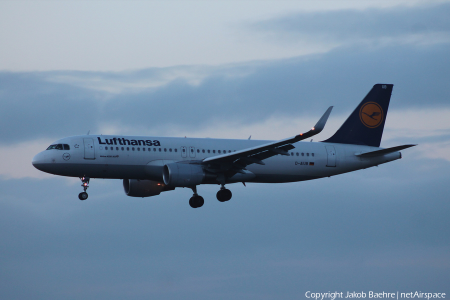 Lufthansa Airbus A320-214 (D-AIUB) | Photo 139117