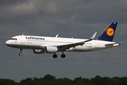 Lufthansa Airbus A320-214 (D-AIUB) at  Hamburg - Fuhlsbuettel (Helmut Schmidt), Germany