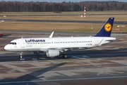 Lufthansa Airbus A320-214 (D-AIUB) at  Hamburg - Fuhlsbuettel (Helmut Schmidt), Germany