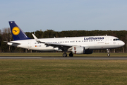 Lufthansa Airbus A320-214 (D-AIUB) at  Hamburg - Fuhlsbuettel (Helmut Schmidt), Germany