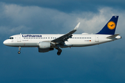 Lufthansa Airbus A320-214 (D-AIUB) at  Hamburg - Fuhlsbuettel (Helmut Schmidt), Germany