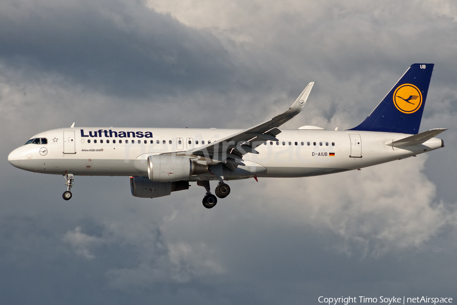 Lufthansa Airbus A320-214 (D-AIUB) | Photo 345420