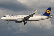 Lufthansa Airbus A320-214 (D-AIUB) at  Hamburg - Fuhlsbuettel (Helmut Schmidt), Germany