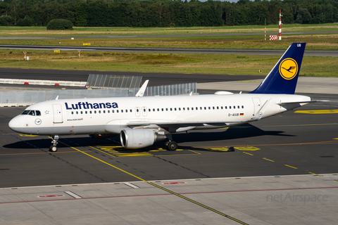 Lufthansa Airbus A320-214 (D-AIUB) at  Hamburg - Fuhlsbuettel (Helmut Schmidt), Germany