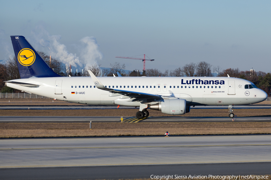 Lufthansa Airbus A320-214 (D-AIUC) | Photo 324556