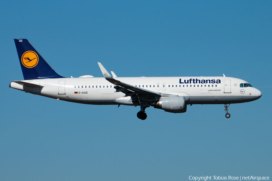 Lufthansa Airbus A320-214 (D-AIUD) | Photo 305223