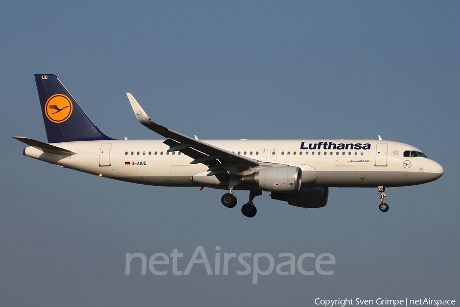 Lufthansa Airbus A320-214 (D-AIUD) | Photo 102165