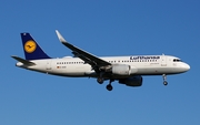 Lufthansa Airbus A320-214 (D-AIUD) at  Hamburg - Fuhlsbuettel (Helmut Schmidt), Germany